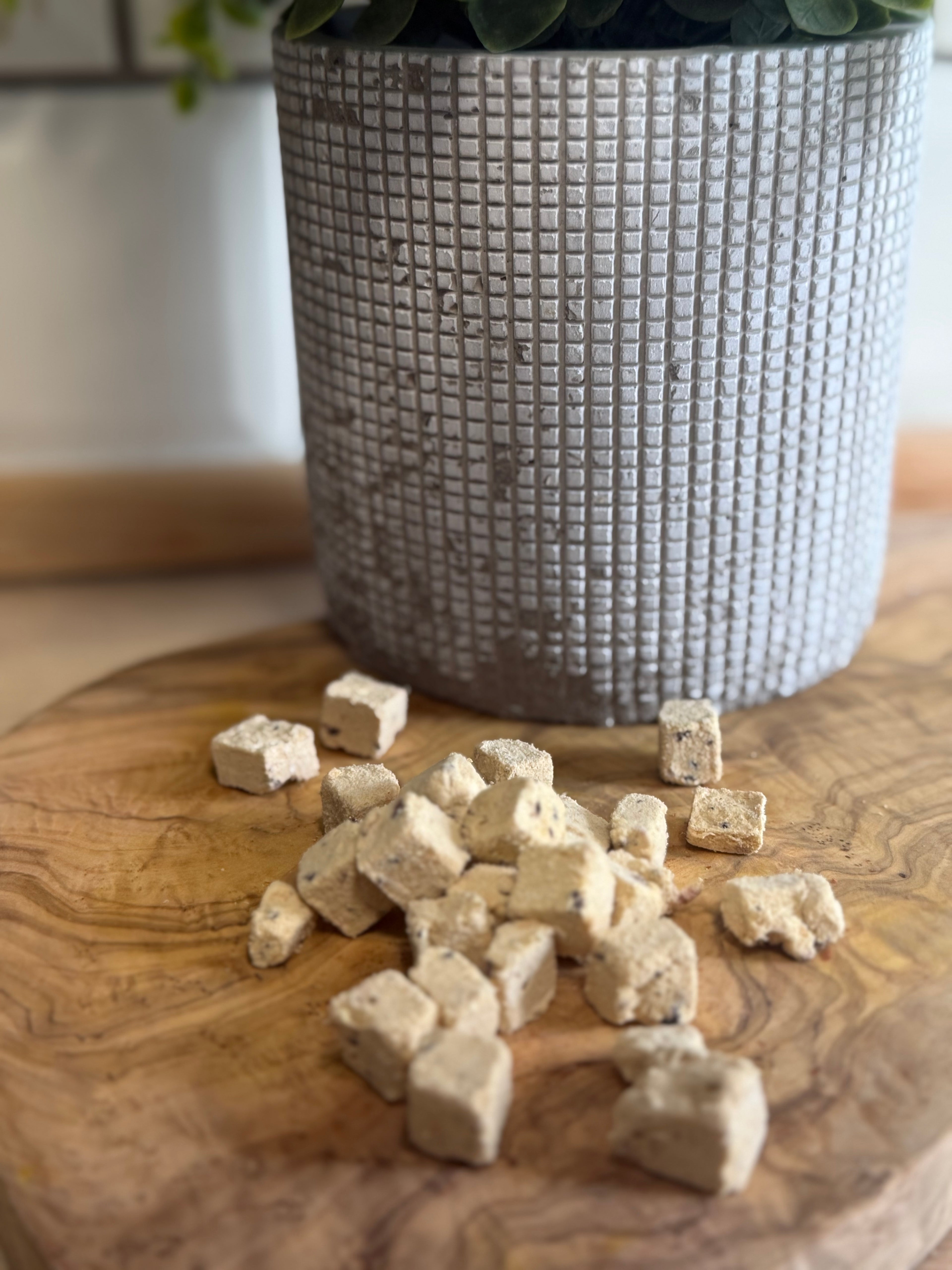 Freeze dried chicken cubes with cranberries