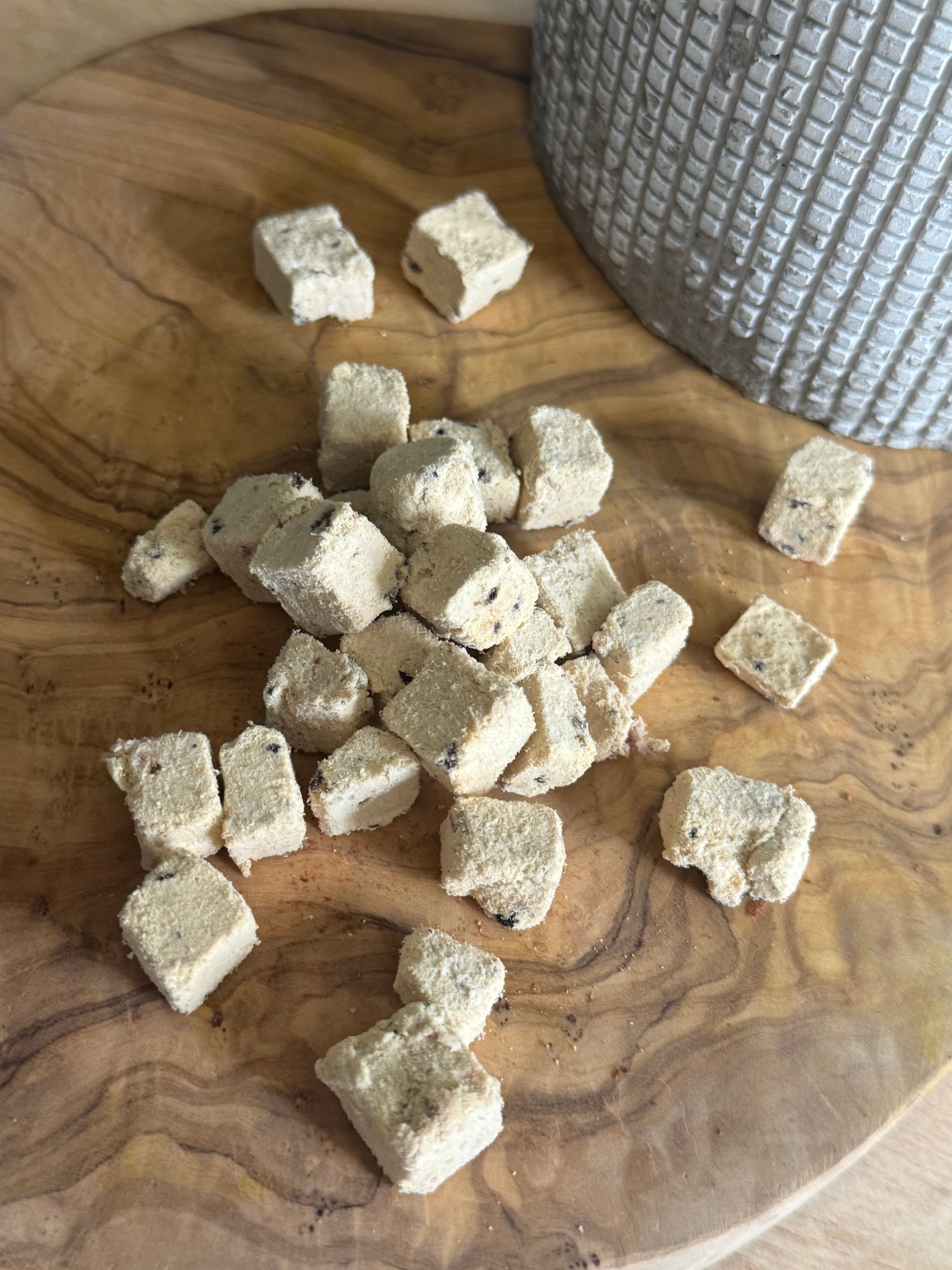 Freeze dried chicken cubes with cranberries
