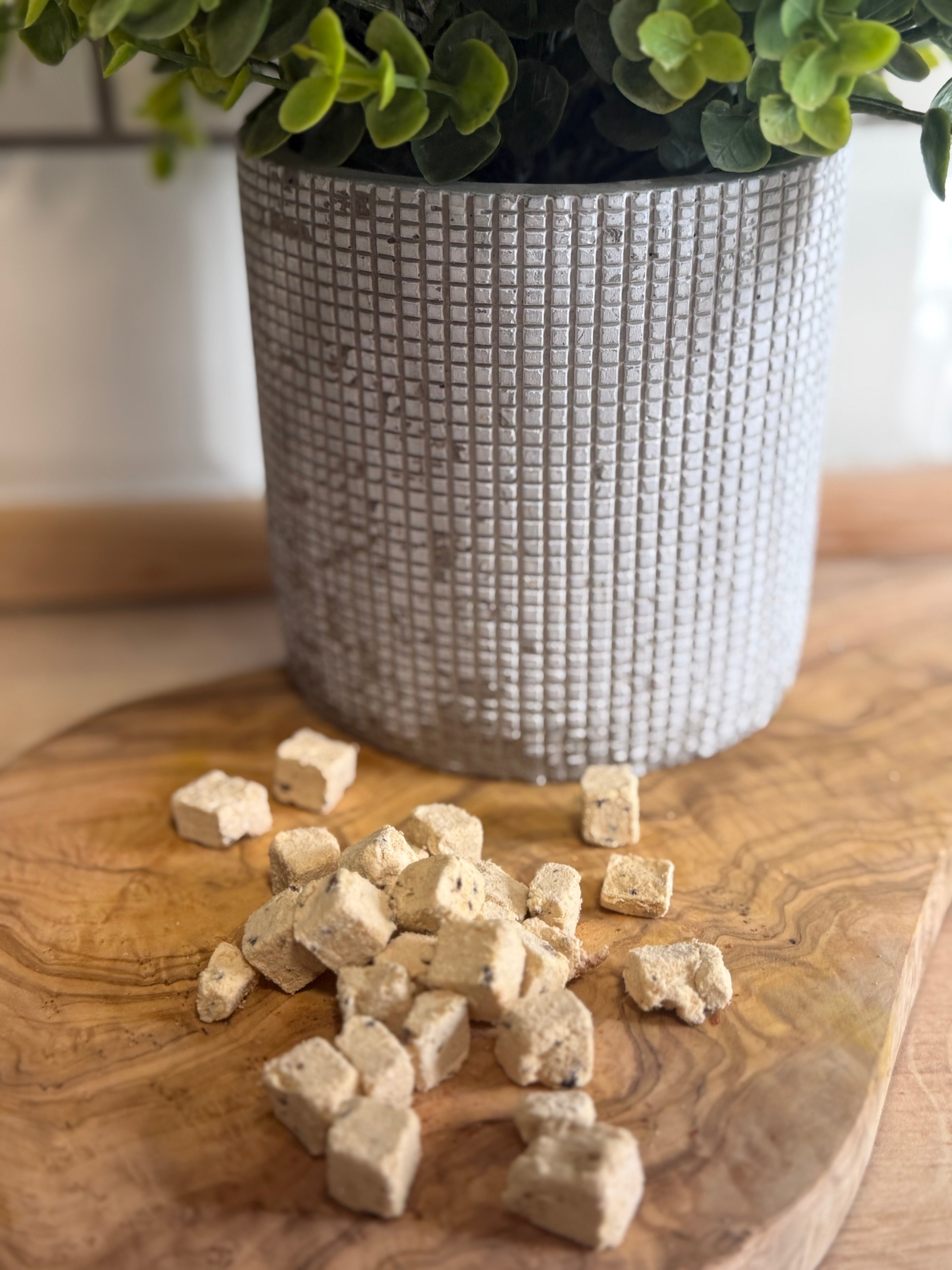 Freeze dried chicken cubes with cranberries
