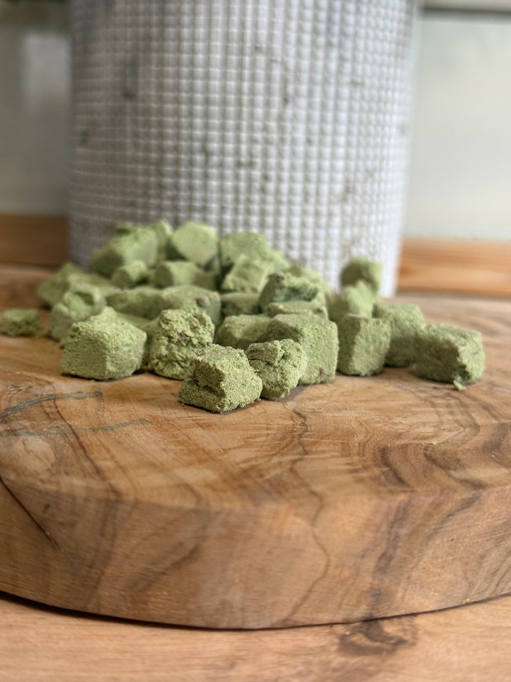 Freeze dried chicken and spinach