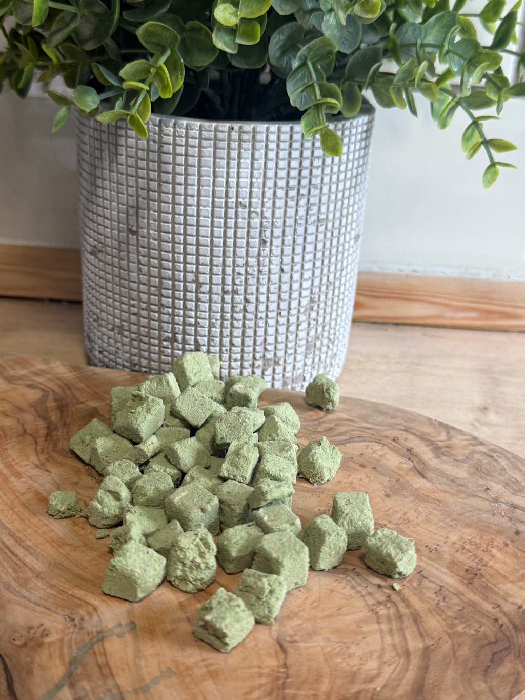 Freeze dried chicken and spinach