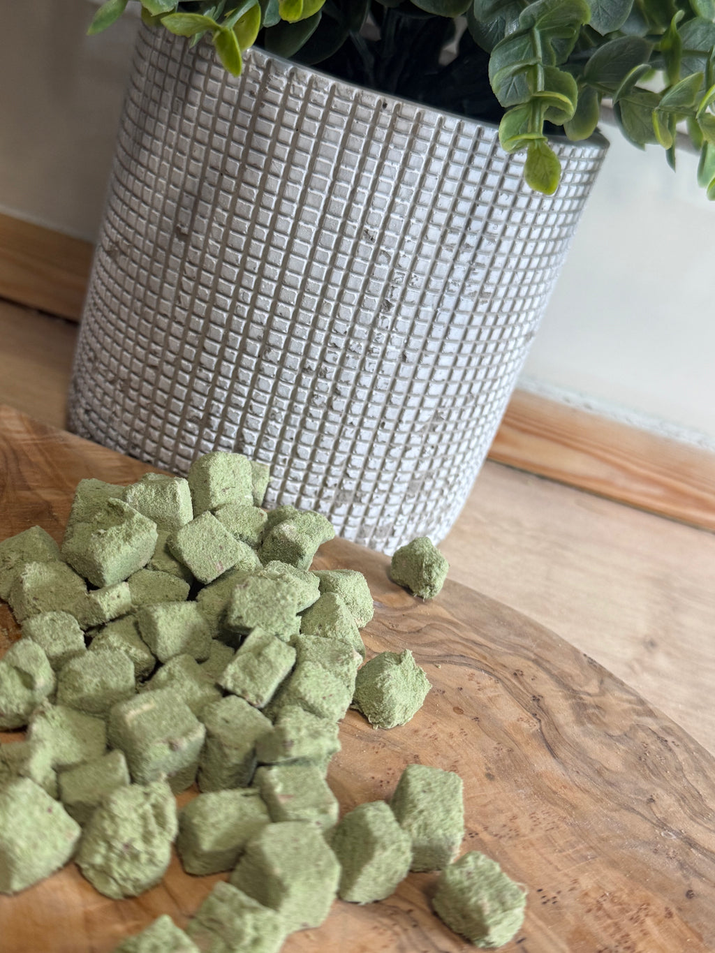 Freeze dried chicken and spinach