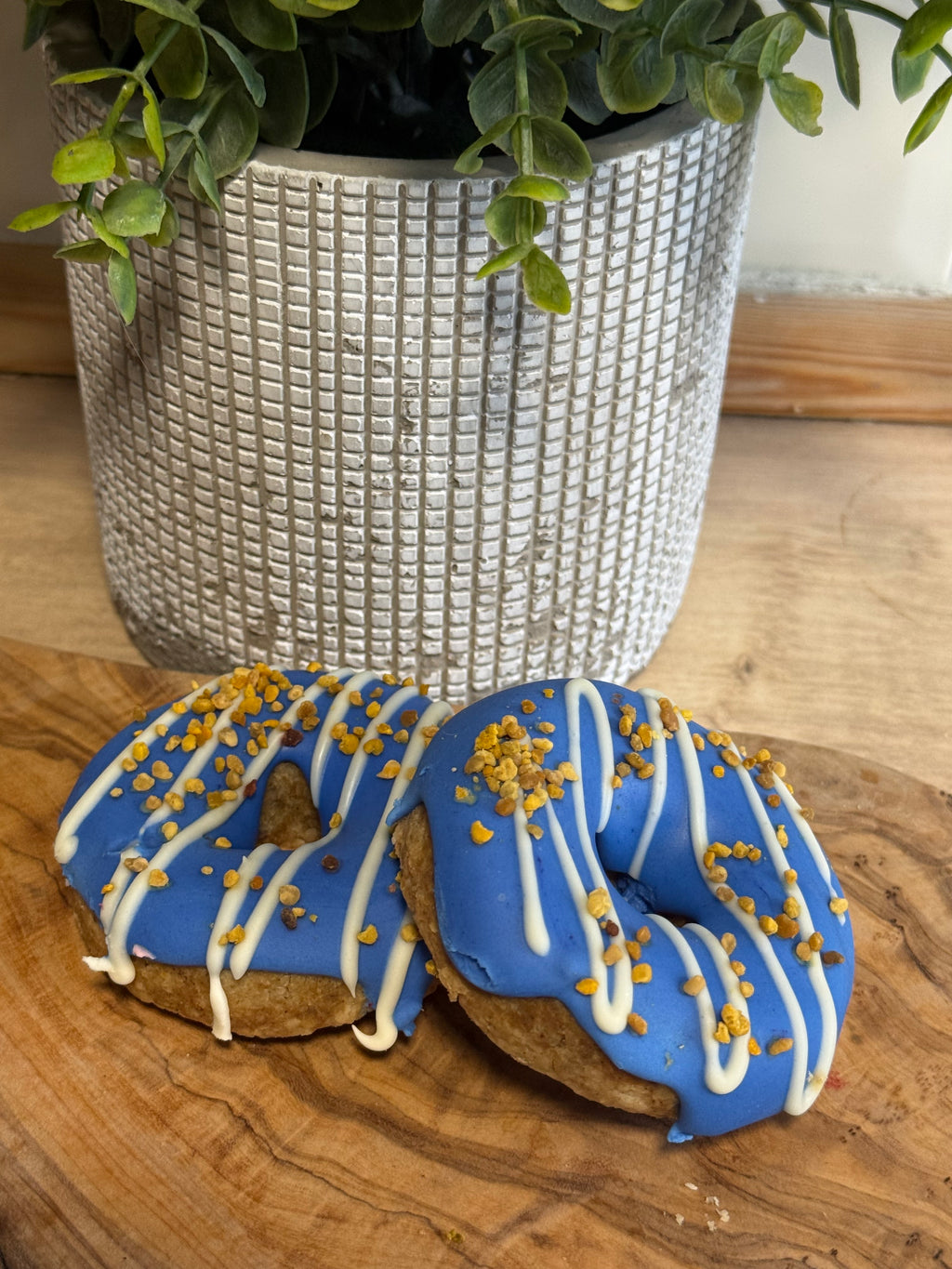 Peanut butter and bees pollen dounuts