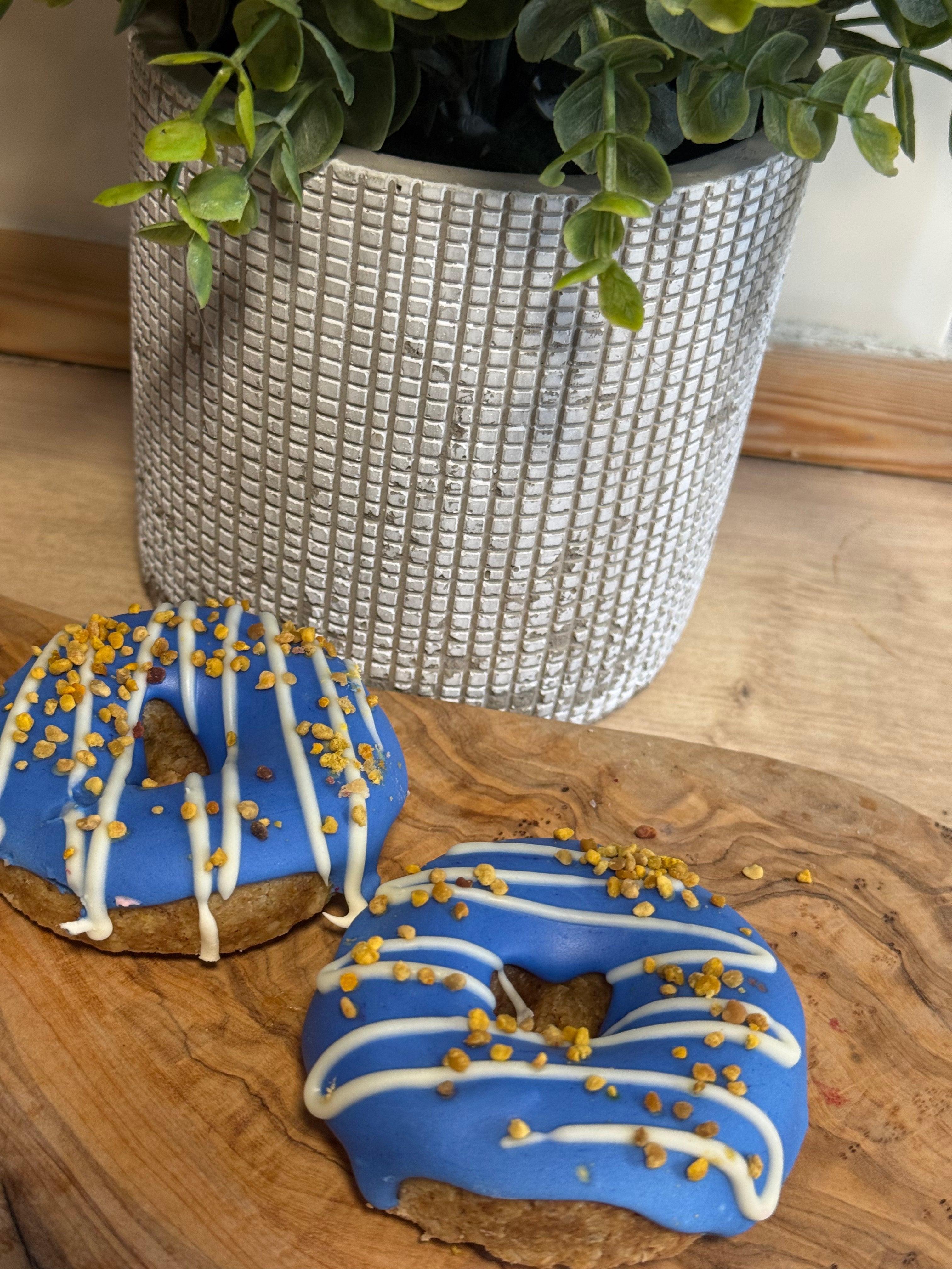 Peanut butter and bees pollen dounuts