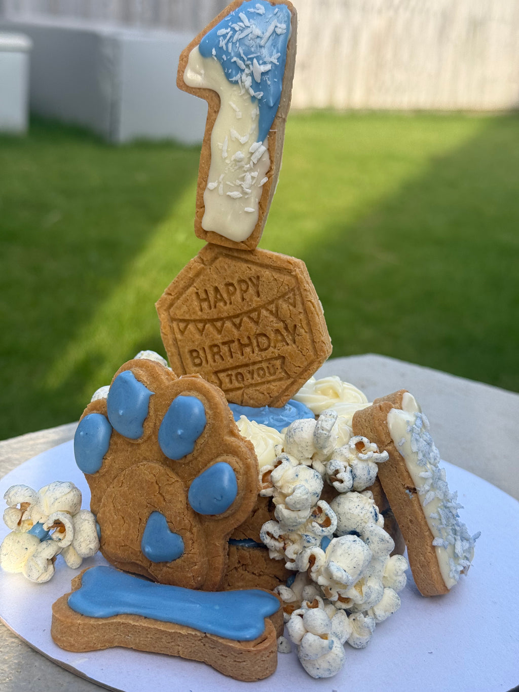 Personalised dog birthday cakes ￼