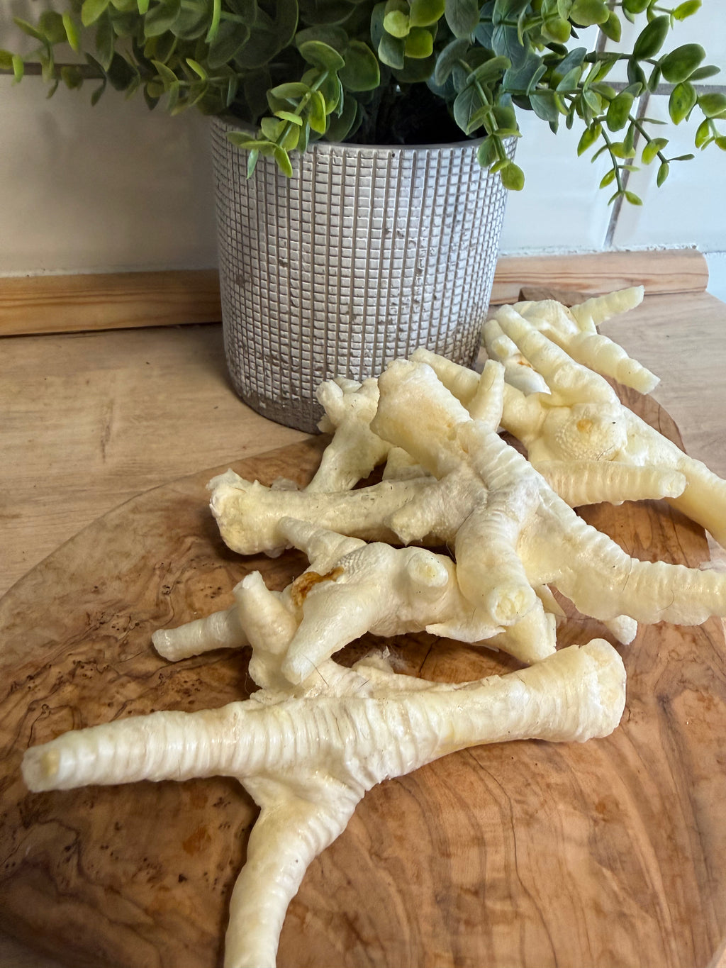 10 puffed chicken feet