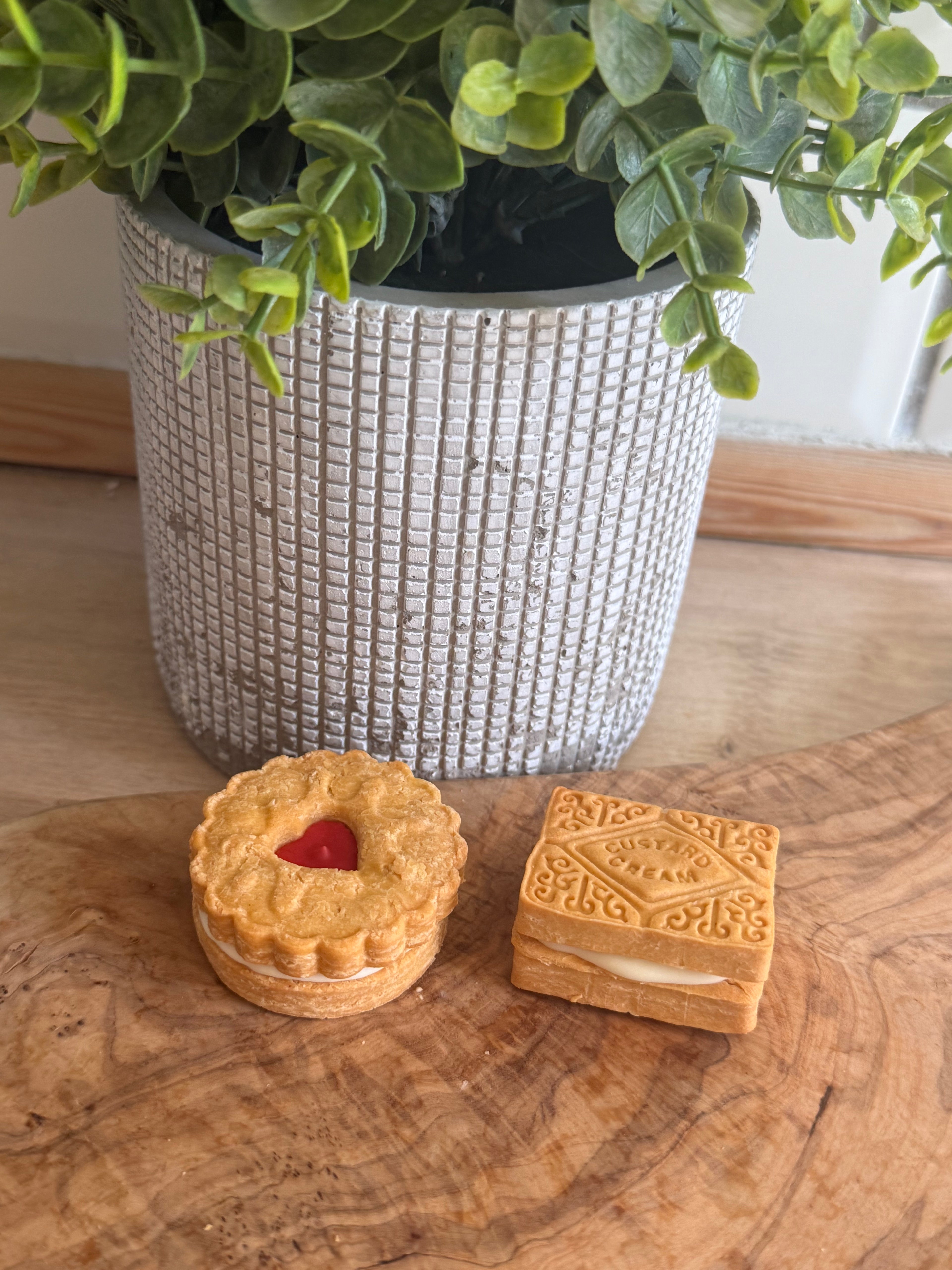 Cheesy biscuit duo