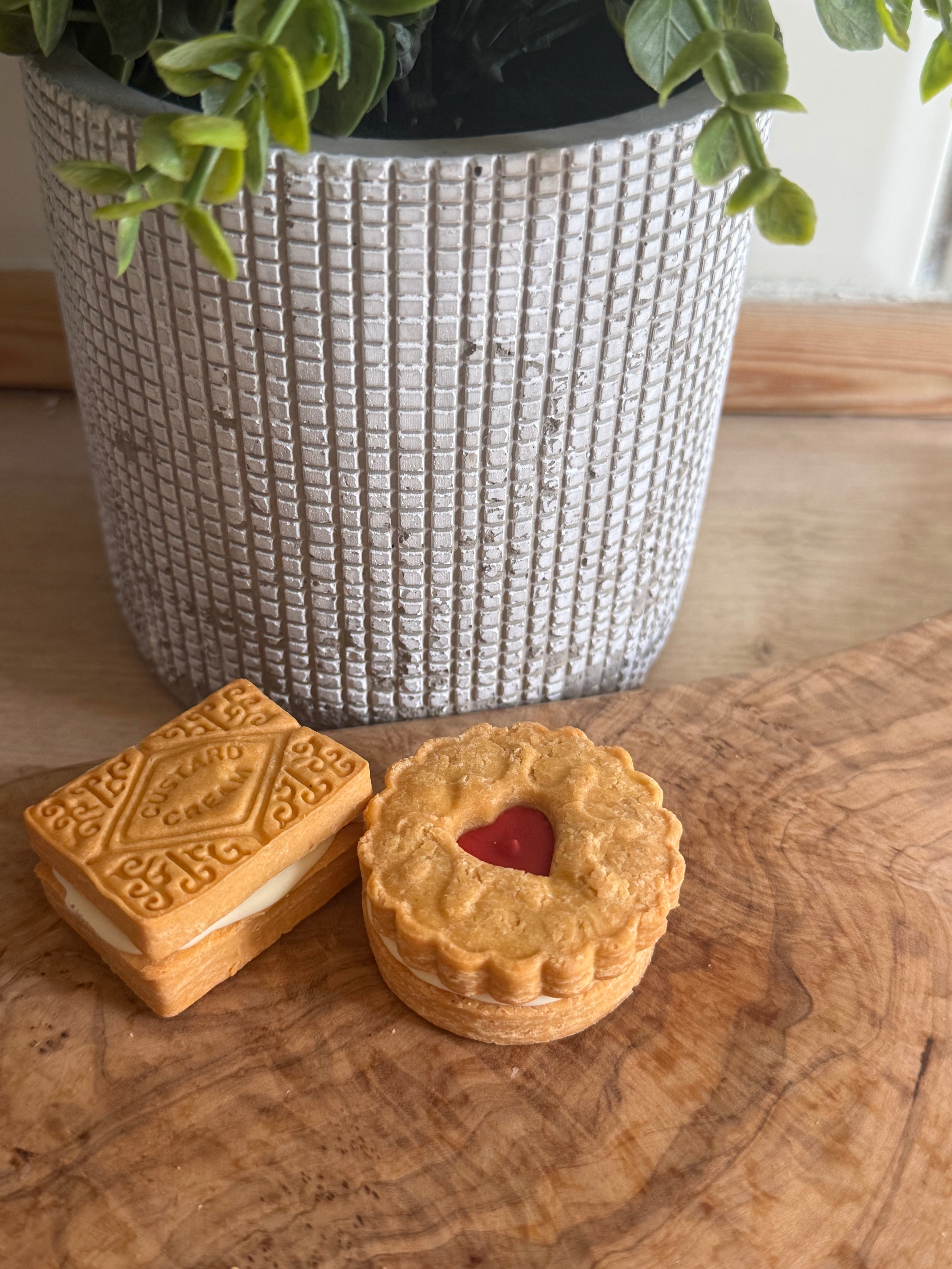 Cheesy biscuit duo
